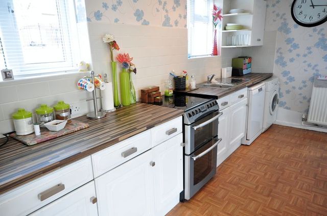  Image of 3 bedroom Semi-Detached house for sale in Monkswood Avenue Waltham Abbey EN9 at Monkswood Avenue  Waltham Abbey, EN9 1LJ