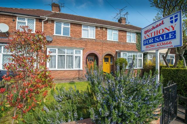  Image of 3 bedroom Terraced house for sale in Weedon Road Aylesbury HP19 at Weedon Road  Aylesbury, HP19 9PE