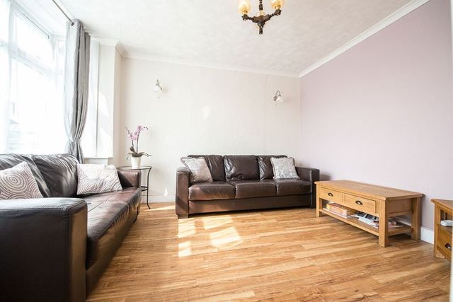  Image of 3 bedroom Terraced house for sale in Weedon Road Aylesbury HP19 at Weedon Road  Aylesbury, HP19 9PE
