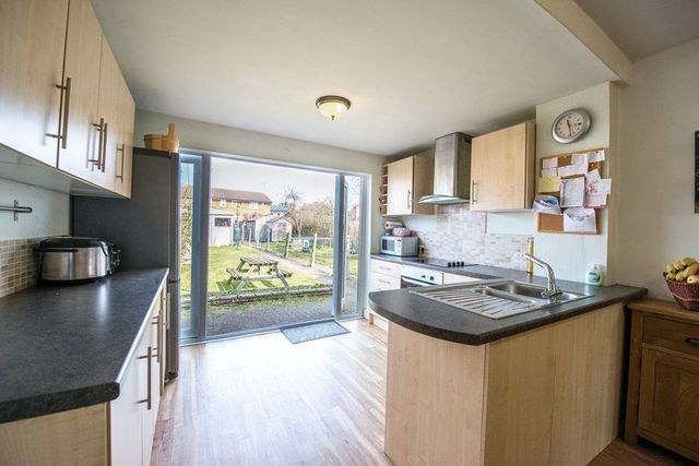  Image of 3 bedroom Terraced house for sale in Weedon Road Aylesbury HP19 at Weedon Road  Aylesbury, HP19 9PE