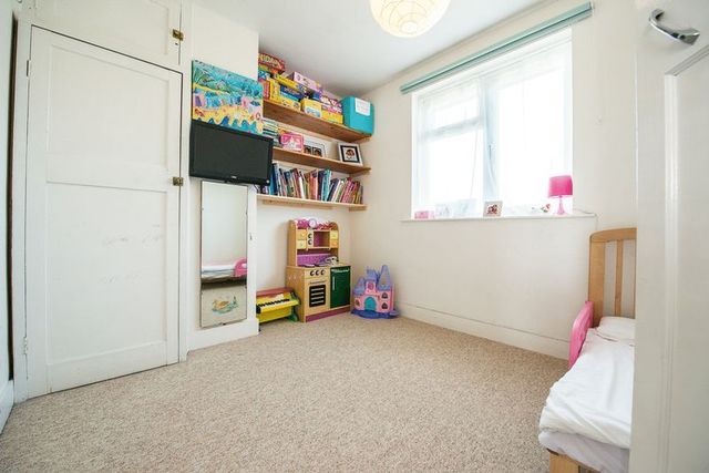  Image of 3 bedroom Terraced house for sale in Weedon Road Aylesbury HP19 at Weedon Road  Aylesbury, HP19 9PE
