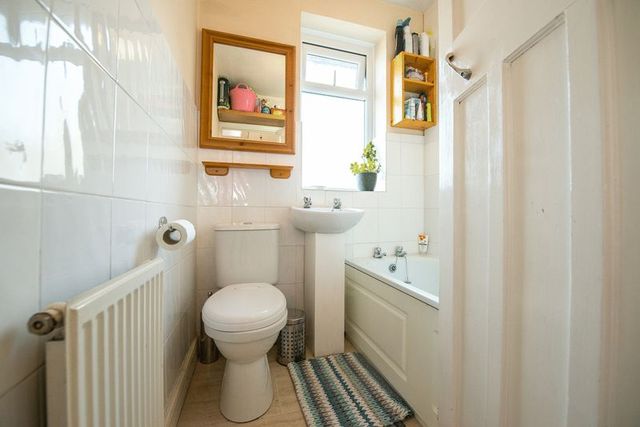  Image of 3 bedroom Terraced house for sale in Weedon Road Aylesbury HP19 at Weedon Road  Aylesbury, HP19 9PE
