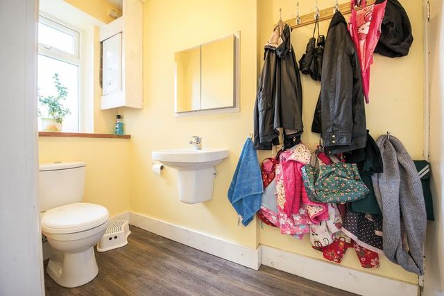  Image of 3 bedroom Terraced house for sale in Weedon Road Aylesbury HP19 at Weedon Road  Aylesbury, HP19 9PE