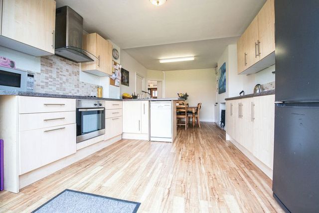  Image of 3 bedroom Terraced house for sale in Weedon Road Aylesbury HP19 at Weedon Road  Aylesbury, HP19 9PE