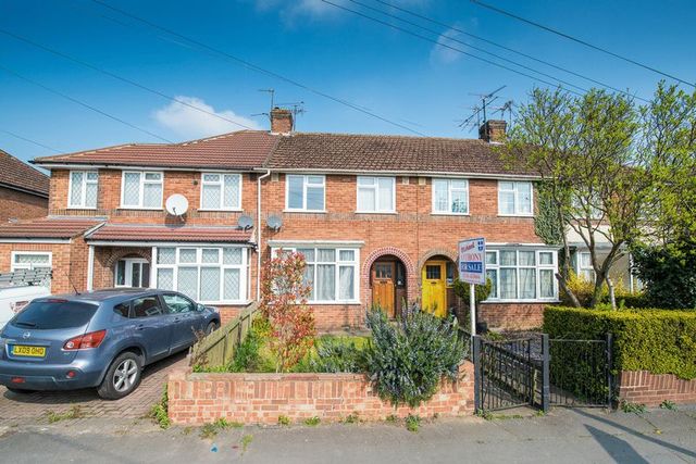  Image of 3 bedroom Terraced house for sale in Weedon Road Aylesbury HP19 at Weedon Road  Aylesbury, HP19 9PE