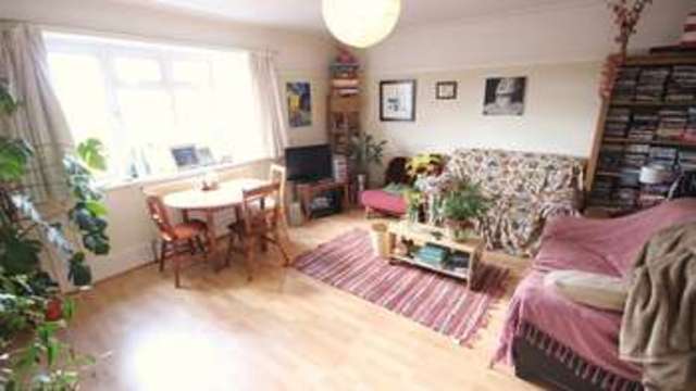  Image of 1 bedroom Flat to rent in Otley Road Adel Leeds LS16 at Weetwood House  Leeds, LS16 5AB