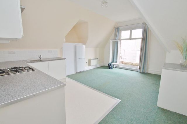  Image of 2 bedroom Flat to rent in West Cliff Gardens Westbourne Bournemouth BH2 at West Cliff Gardens  Bournemouth, BH2 5HL