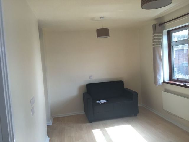  Image of 1 bedroom Flat to rent in Weyhill Close Pendeford Wolverhampton WV9 at Weyhill Close  Wolverhampton, WV9 5RA