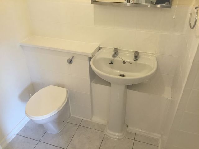  Image of 1 bedroom Flat to rent in Weyhill Close Pendeford Wolverhampton WV9 at Weyhill Close  Wolverhampton, WV9 5RA