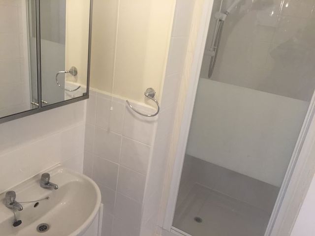  Image of 1 bedroom Flat to rent in Weyhill Close Pendeford Wolverhampton WV9 at Weyhill Close  Wolverhampton, WV9 5RA