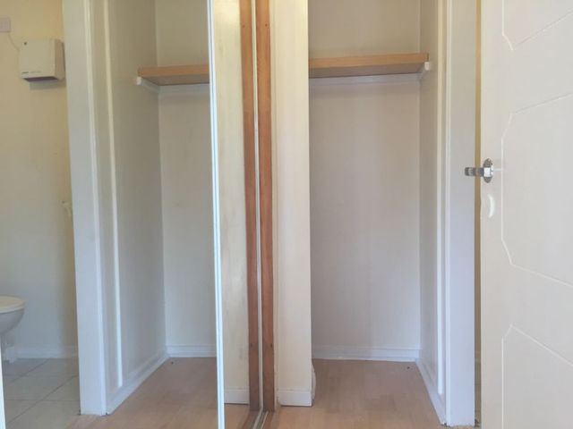  Image of 1 bedroom Flat to rent in Weyhill Close Pendeford Wolverhampton WV9 at Weyhill Close  Wolverhampton, WV9 5RA