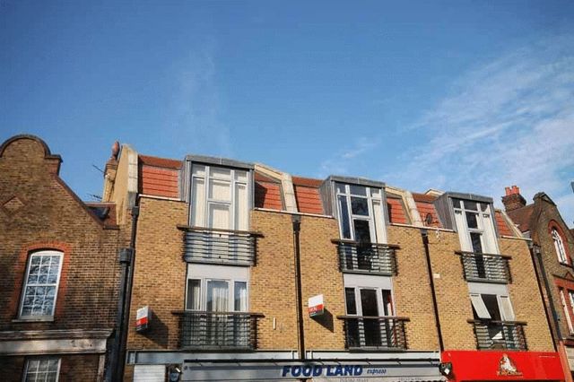  Image of 1 bedroom Flat to rent in Whitton Road Twickenham TW1 at 8 Whitton Road  Twickenham, TW1 1BJ