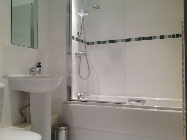  Image of 1 bedroom Flat to rent in Whitton Road Twickenham TW1 at 8 Whitton Road  Twickenham, TW1 1BJ