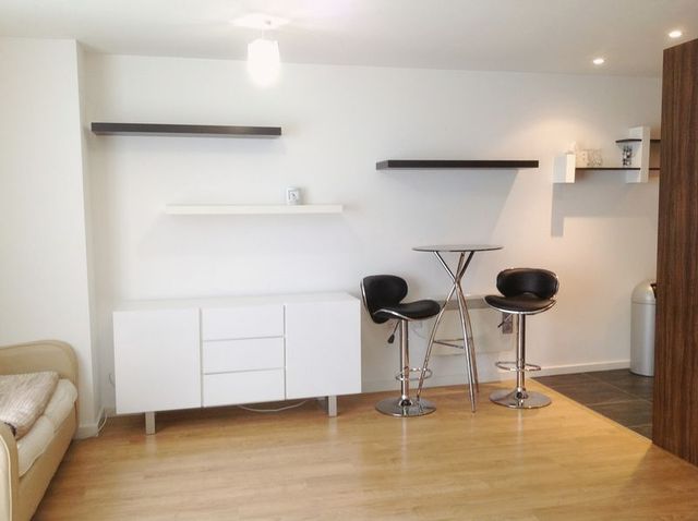  Image of 1 bedroom Flat to rent in Whitton Road Twickenham TW1 at 8 Whitton Road  Twickenham, TW1 1BJ