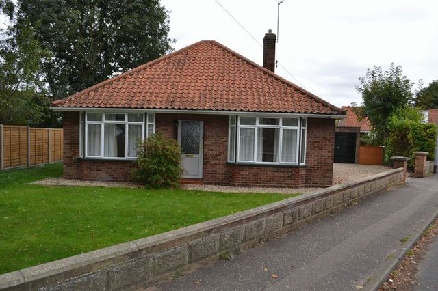  Image of 3 bedroom Detached house to rent in Woodland Drive Old Catton Norwich NR6 at Woodland Drive  Norwich, NR6 7AX