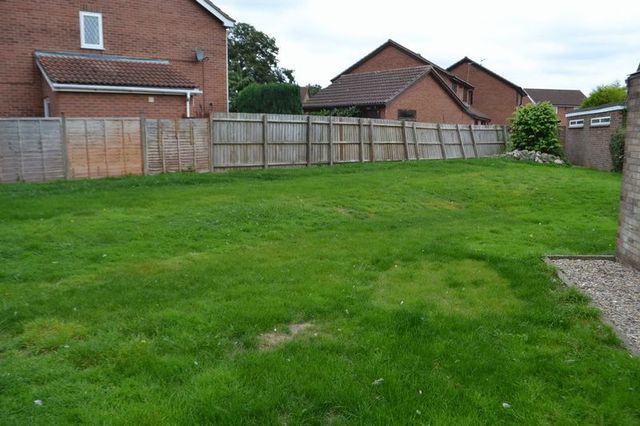  Image of 3 bedroom Detached house to rent in Woodland Drive Old Catton Norwich NR6 at Woodland Drive  Norwich, NR6 7AX