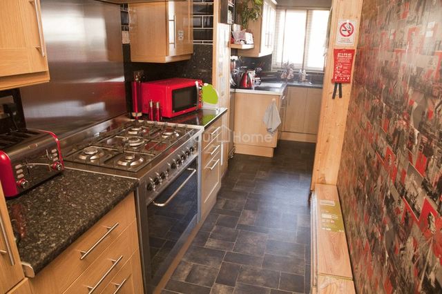  Image of 3 bedroom Terraced house for sale in Wragby Road Lincoln LN2 at Wragby Road  Lincoln, LN2 4PY