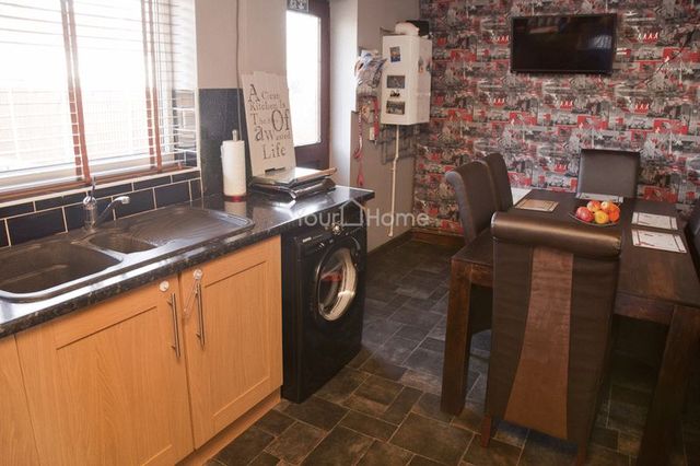  Image of 3 bedroom Terraced house for sale in Wragby Road Lincoln LN2 at Wragby Road  Lincoln, LN2 4PY