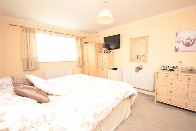  Image of 4 bedroom Property for sale in Marlborough Road Wroughton Swindon SN4 at Marlborough Road Wroughton Wroughton, SN4 0RX