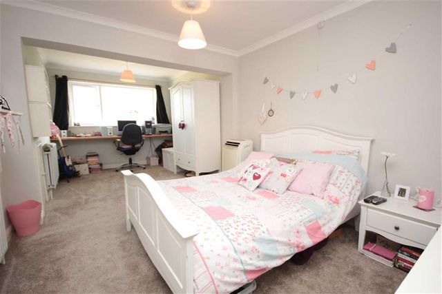  Image of 4 bedroom Property for sale in Marlborough Road Wroughton Swindon SN4 at Marlborough Road Wroughton Wroughton, SN4 0RX