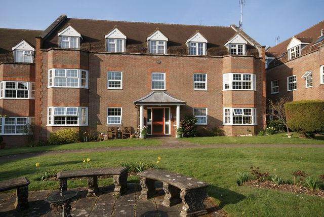  Image of 2 bedroom Flat for sale in York Mews Alton GU34 at York Mews  Alton, GU34 1JD