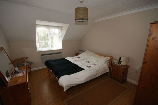  Image of 2 bedroom Flat for sale in York Mews Alton GU34 at York Mews  Alton, GU34 1JD