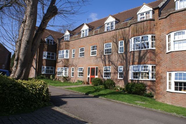  Image of 2 bedroom Flat for sale in York Mews Alton GU34 at York Mews  Alton, GU34 1JD