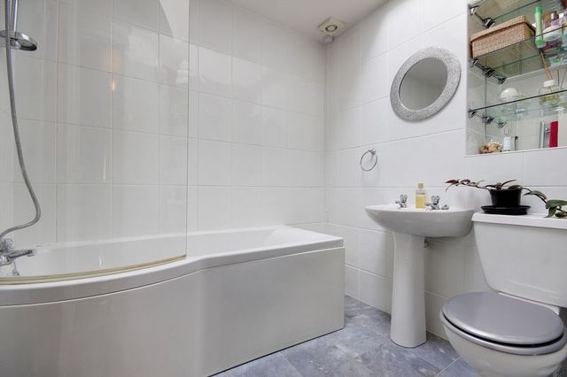  Image of 2 bedroom Flat for sale in Youngmans Close Enfield EN2 at Youngmans Close  Enfield, EN2 0RF