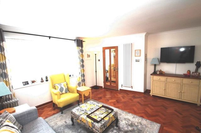  Image of 4 bedroom Property for sale in Birch Road Paddock Wood Tonbridge TN12 at Birch Road  Tonbridge, TN12 6JT