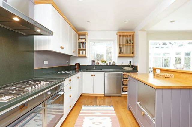  Image of 5 bedroom Detached house for sale in Glen Avenue Abbots Leigh Bristol BS8 at Glen Avenue Abbots Leigh Bristol, BS8 3SD