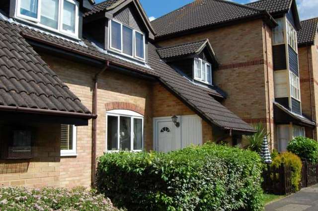  Image of 2 bedroom Terraced house to rent in Steeple Gardens Addlestone KT15 at Steeple Gardens  Addlestone, KT15 1UZ