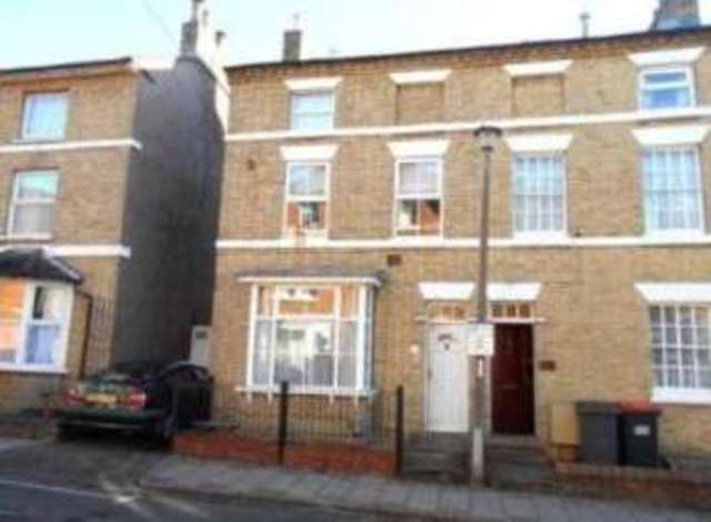  Image of 5 bedroom Semi-Detached house for sale in Adelaide Square Bedford MK40 at Bedford Bedfordshire Bedford, MK40 2RN