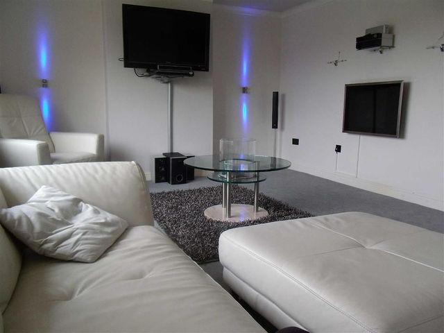  Image of 2 bedroom Property to rent in Ash Close Rochdale OL12 at Ash Close ROCHDALE ROCHDALE, OL12 9AN