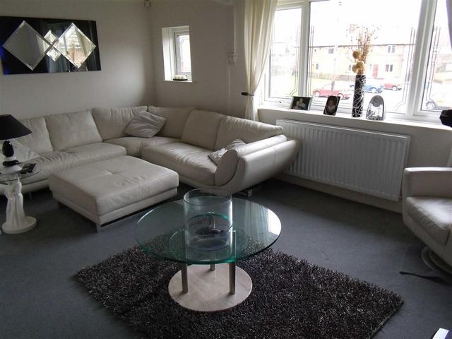  Image of 2 bedroom Property to rent in Ash Close Rochdale OL12 at Ash Close ROCHDALE ROCHDALE, OL12 9AN