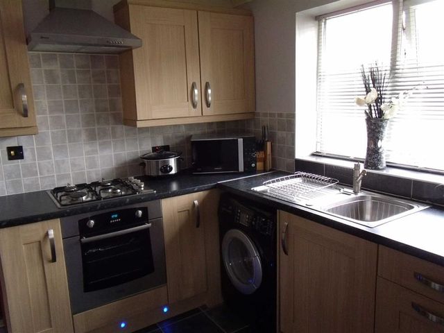  Image of 2 bedroom Property to rent in Ash Close Rochdale OL12 at Ash Close ROCHDALE ROCHDALE, OL12 9AN
