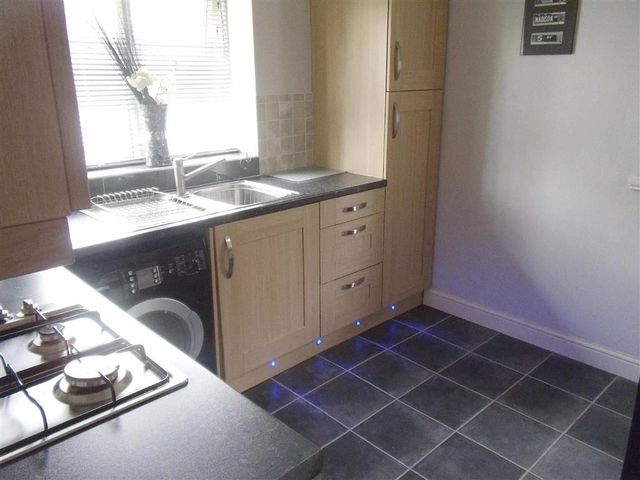 Image of 2 bedroom Property to rent in Ash Close Rochdale OL12 at Ash Close ROCHDALE ROCHDALE, OL12 9AN