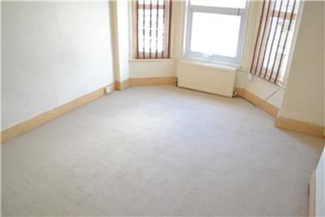  Image of 1 bedroom Flat to rent in Ashburnham Road Hastings TN35 at Hastings Ore, TN35 5JH