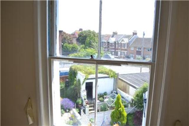  Image of 1 bedroom Flat to rent in Ashburnham Road Hastings TN35 at Hastings Ore, TN35 5JH