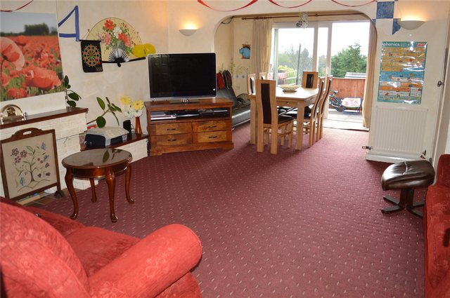  Image of 3 bedroom End of Terrace for sale in Barnsdale Road Reading RG2 at Reading Berkshire Whitley, RG2 7JW