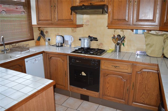  Image of 3 bedroom End of Terrace for sale in Barnsdale Road Reading RG2 at Reading Berkshire Whitley, RG2 7JW