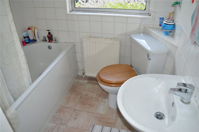  Image of 3 bedroom End of Terrace for sale in Barnsdale Road Reading RG2 at Reading Berkshire Whitley, RG2 7JW
