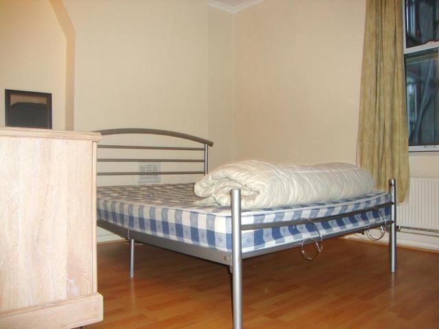  Image of 3 bedroom Flat to rent in Leighton Road London NW5 at Kentish Town, NW5 2QN