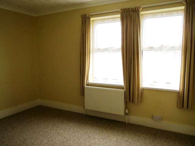  Image of 3 bedroom Terraced house to rent in Basingstoke Road Reading RG2 at Basingstoke Road  Reading, RG2 0HN