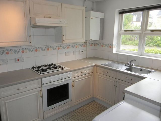  Image of 2 bedroom Terraced house to rent in Boleyn Close Maidenbower Crawley RH10 at Boleyn Close Maidenbower Crawley, RH10 7QJ