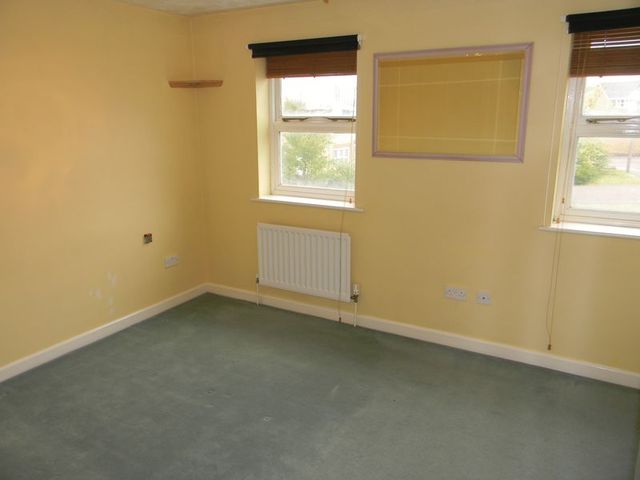  Image of 2 bedroom Terraced house to rent in Boleyn Close Maidenbower Crawley RH10 at Boleyn Close Maidenbower Crawley, RH10 7QJ