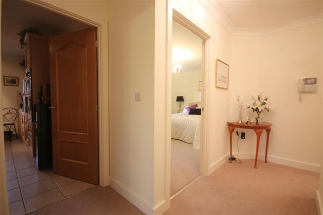  Image of 2 bedroom Flat to rent in Botley Road Romsey SO51 at ROMSEY  ROMSEY, SO51 5TA