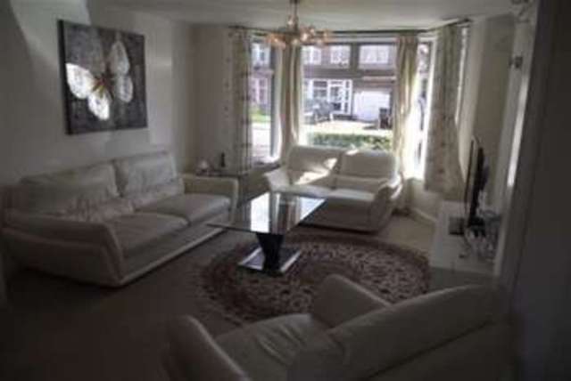  Image of 3 bedroom Detached house to rent in Braemar Gardens London NW9 at London, NW9 5LA