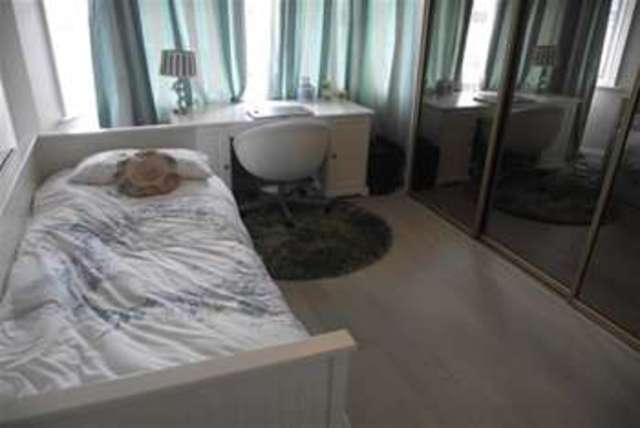  Image of 3 bedroom Detached house to rent in Braemar Gardens London NW9 at London, NW9 5LA