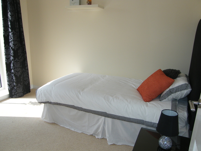  Image of 3 bedroom Terraced house for sale in Palgrave Road Bedford MK42 at Bedfordshire  Bedford, MK42 9EX