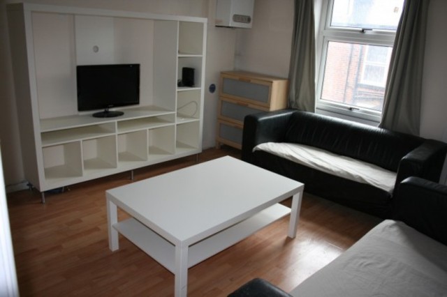  Image of 5 bedroom Terraced house to rent in Burley Lodge Terrace Hyde Park Leeds LS6 at Burley Lodge Terrace  Leeds, LS6 1QD
